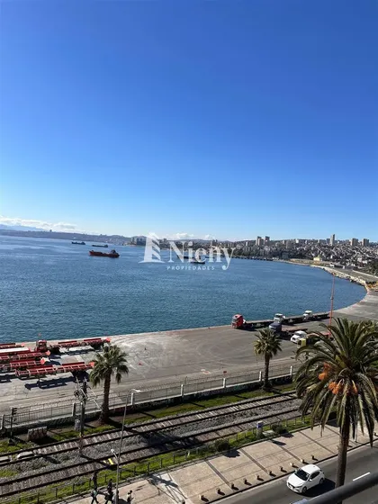 Oficina Calle Errazuriz En Venta En Valparaíso