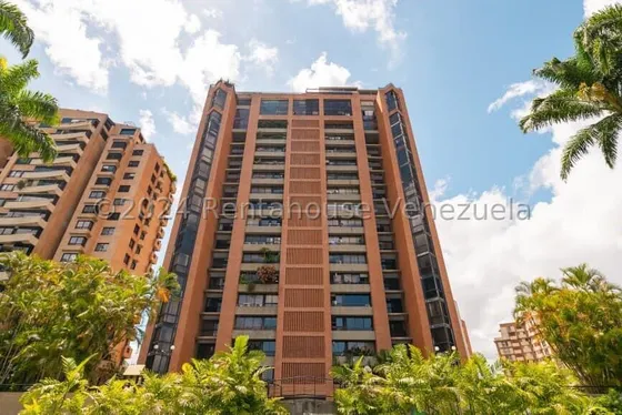 Ss: Vende Apartamento 25-1929 En Los Dos Caminos De 172 M2 De 3h/3b/2pe
