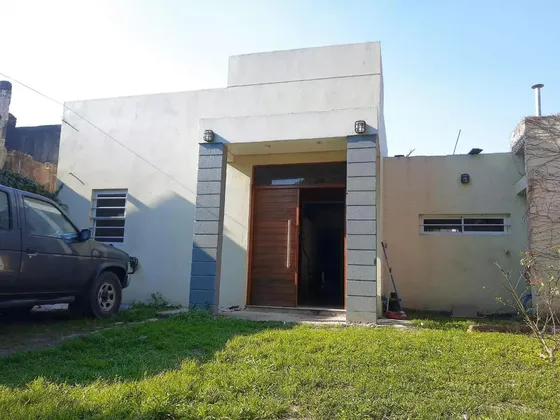 Casa En Venta - 1 Dormitorio 1 Baño - 350mts2 - Escobar