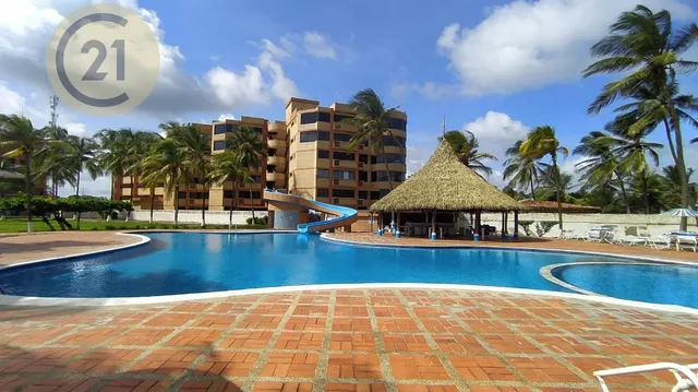 Century21 Vende  Amplio Apartamento En Planta Baja Con Doble Terraza En  Tucacas Conjunto  Varadero Plaza .