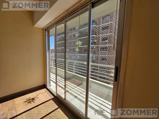 Alquiler Departamento 3 Ambientes con Cochera y Balcón en Belgrano | Coghlan