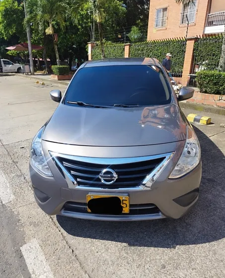 Nissan Versa 1.6 Sense