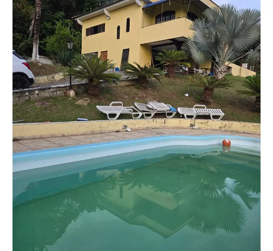 Sítio Com 73.000 M², Internet Fibra Otica De Alta Velocidade,3 Nascentes De Agua Mineral Para Piscicultura, Área De Lazer E Chalés Em Magé/rj
