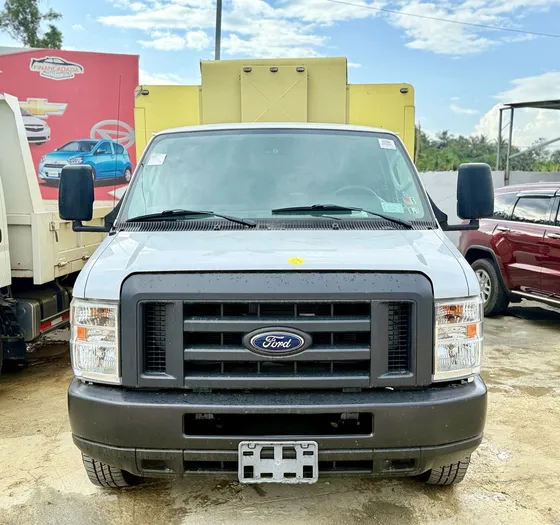 Ford E450 Super Duty 2019