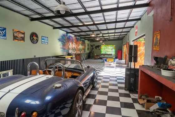 Inmueble Exclusivo Para Amantes De Autos Y Motos