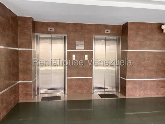 Venta Elegante Apartamento En Zona Exclusiva De Barquisimeto Urb Monte Rea, Ideal Para Quienes Buscan Confort Y Estilo.[ Agente Inmobiliario De Confianza Mehilyn Perez ]