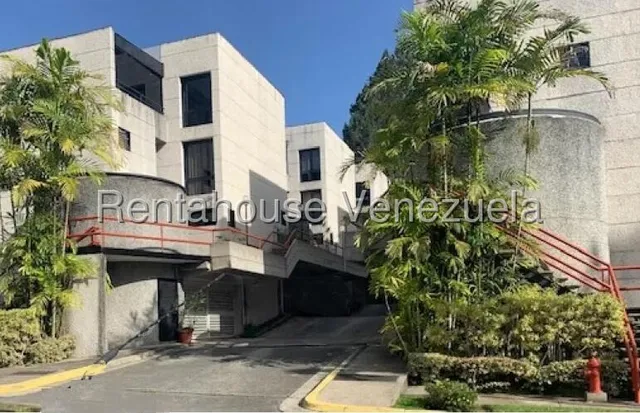 Conjunto Privado En Calle Cerrada Mls #25-8532 Kp