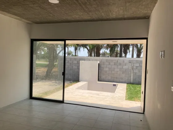 Medellin Casa En Venta Con 2 Recamaras Y Alberca De Una Planta