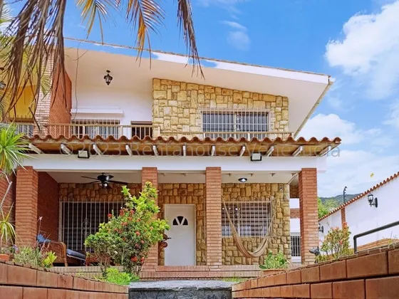 Si Buscas Una Casa Cerca De La Playa, Que No Tengas Que Hacerle Gastos De Remodelación, Te Recomiendo Que Aproveches Esta Hermosa Quinta En Los Corales- Mls #25-20891 Vanessa Sayago