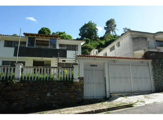 En Venta Precio De Oportunidad, Casa Duplex Unifamiliar (no Adosada) En Urbanización Santa Paula Muy Cerca Del Centro Comercial Y El Club Santa Paula. Mac