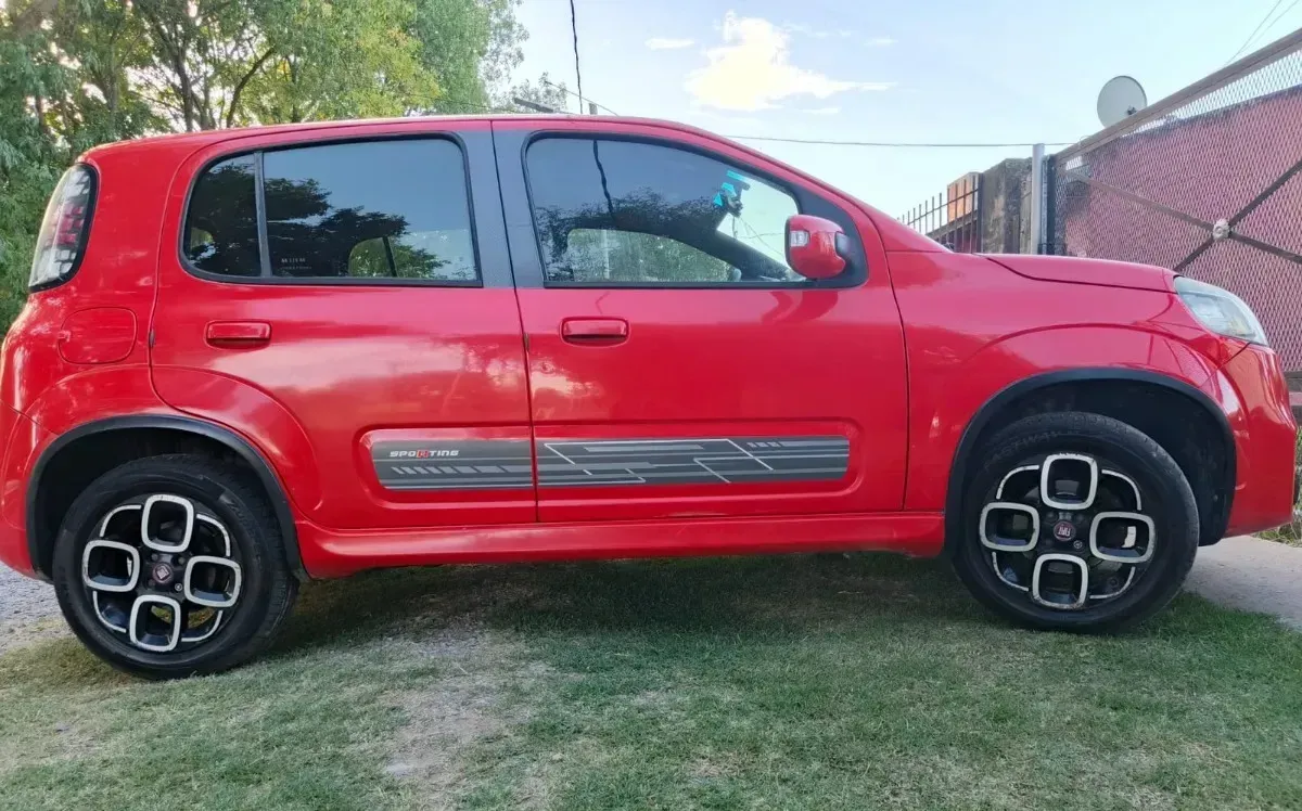 Automovil Fiat Uno Sporting 2016 Motor 1.4