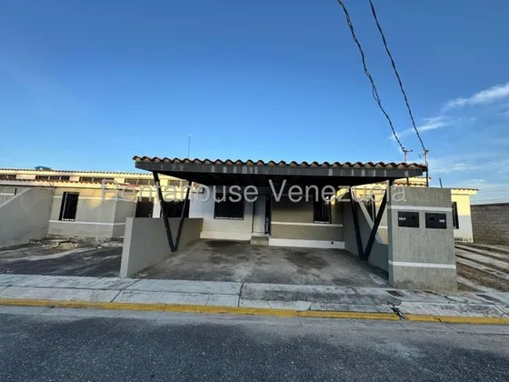 Casa En Alquiler En Cabudare Urb Villas Amanecer Posee 3 Habitaciones 2 Baños Moderna Y Acogedora Cod 25 23765 Comunicate Soy Gabi Irastorza                                                            
