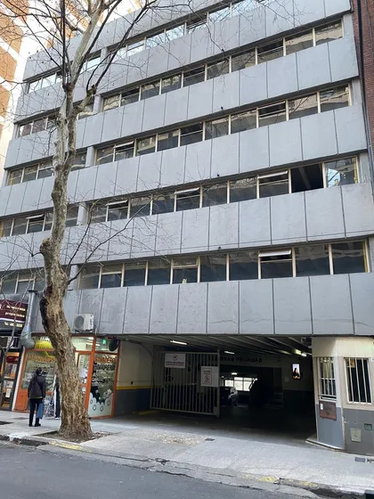 Venta Cochera Fija Y Cubierta De 12,34m², Cómoda Rampa, En Recoleta