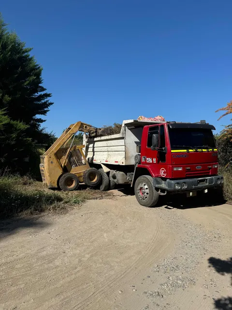Se Realizan Retiros De Escombros Y Movimientos De Tierra.