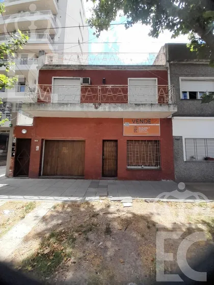Venta- Ph De 3 Ambientes Con Patio Y Terraza En Lanús Este