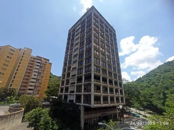 Vende Cómoda  Oficina En La Urb San Luis Del Cafetal, Con 115ms2.  Inf. Ma. Fda. Varela