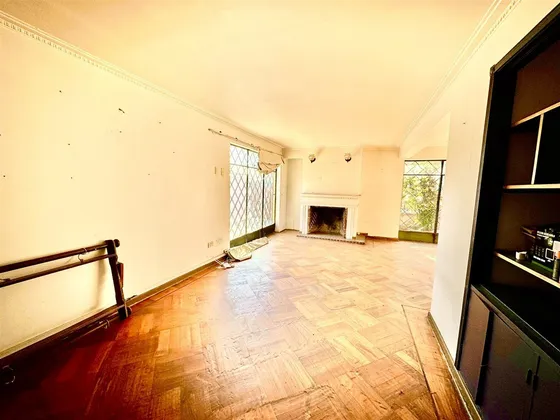Casa En Venta De 4 Dorm. En Macul