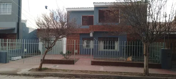 Casa Venta 3 Dor. Piscina, Quincho Con Asador, Cochera. Barrio Pque Horizonte. Córdoba.