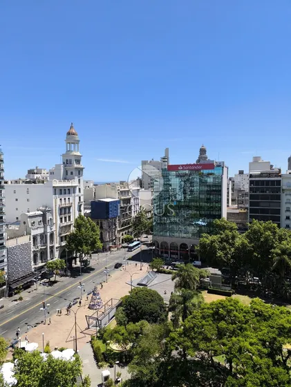 Venta Apartamento Monoambiente Con Terraza Al Frente, Piso 13 En Centro