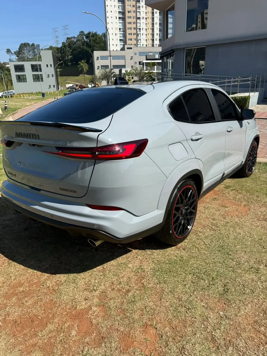 Fiat Fastback 2025 1.3 Abarth Turbo 270 Flex Aut. 5p — foto 3