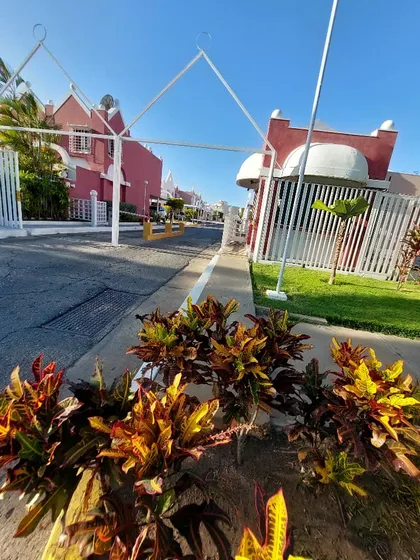 Townhouse Resid La Caleta, Américo Vespucio, Lechería 