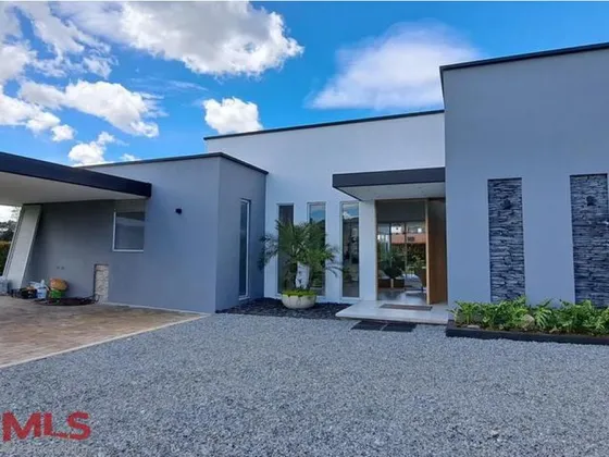 Lujosa Casa De Campo, Con Sistema De Seguridad Int...(mls#240827)