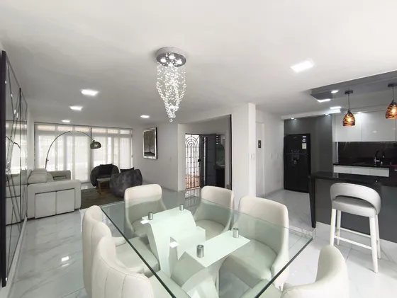 Casa En Venta En Quinta Bosch. Cod V30980