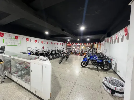 Local En Chacao A Pie De Calle En Ubicación Estratégica, Ideal Para Concesionario, Taller Mecánico, Relacionado Al Rubro Mfl 265936