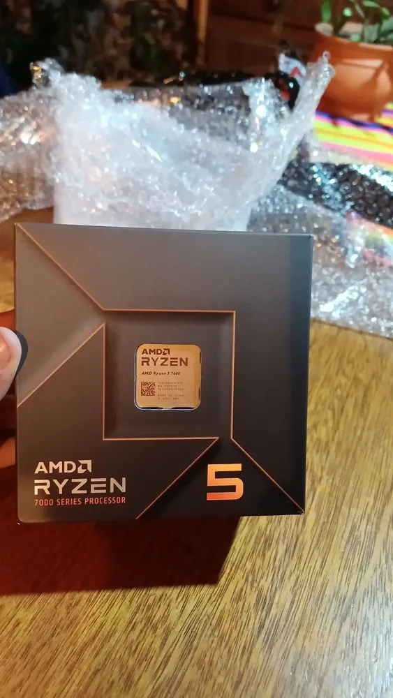 Processador gamer AMD Ryzen 5 7600 100-100001015BOX de 6 núcleos e
