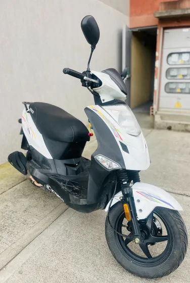 Moto Scooter Twist Blanca Modelo 2019 - 42 Km