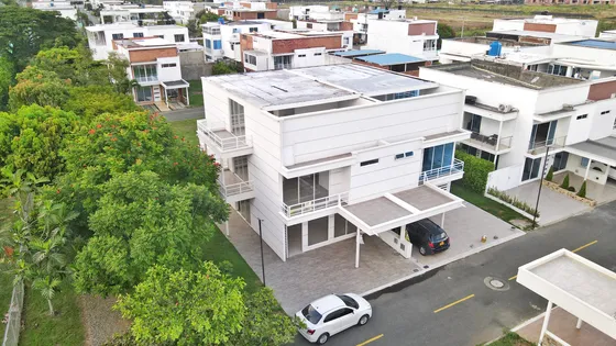 Venta De Casa Campestre Moderna Sector Las Mercedes - Jamundí