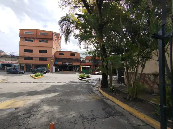 Se Vende Apartamento De Oportunidad En Baruta, Frente Urb. Piedra Azul