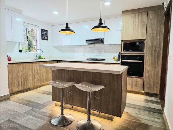 Casa En Venta En El Poblado Castropol