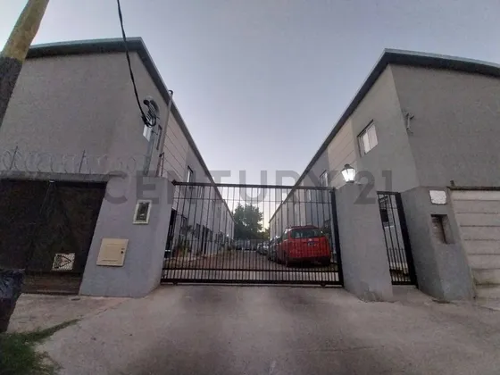 Venta De Departamento 2 Amb En Los Polvorines, Cochera, Patio Malvinas Argentinas, San Miguel