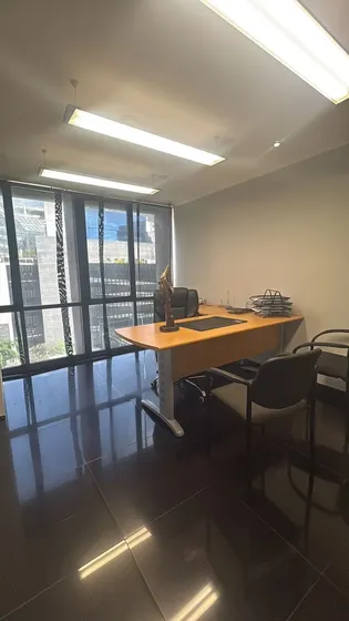En Venta Oficina Corporativa De Prestigio En El Rosal De 145 M2 En Torre Asociación Bancaria. (r.o)