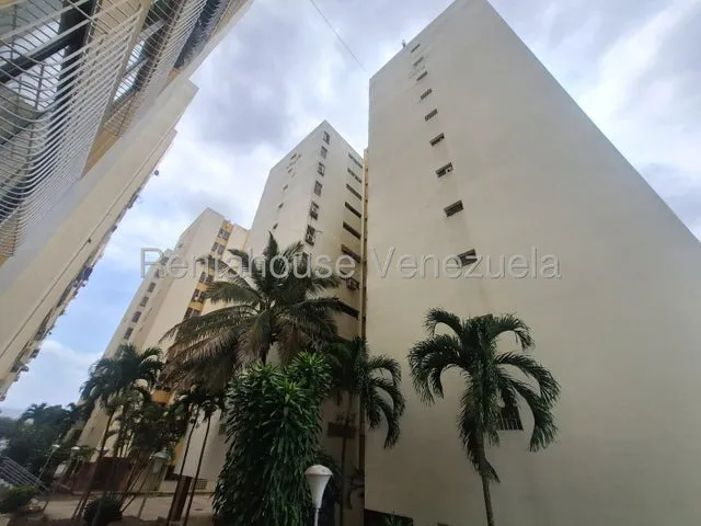 Maritza Lucena Te Presenta Tu Nuevo Hogar En Venta En El Centro -oeste De Barquisimeto, Amplio Y Conservado, Cómodas Habitaciones, Idal Para Quien Busca Comodidad Y Estilo, Vigilancia 24/7.