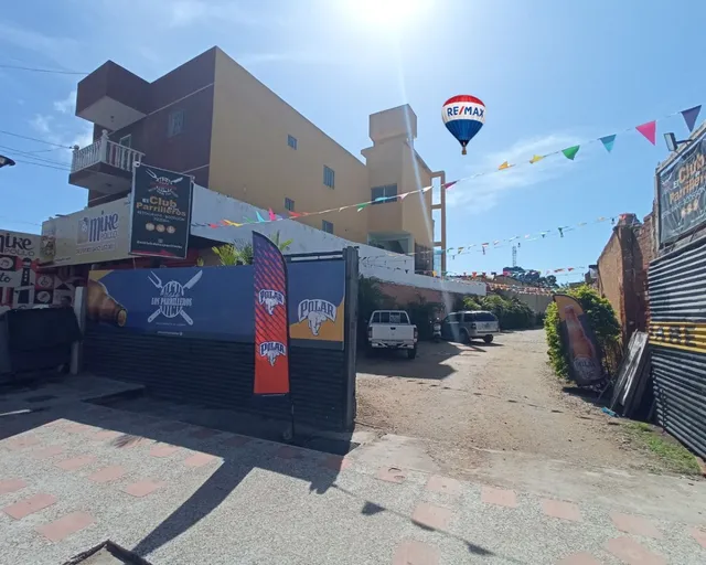 Club De Los Parrilleros, Calle Libertad De Los Robles, Maneiro, Con Tanque, Con Cerca Electrica