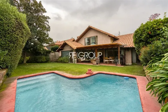 Casa En Venta De 4 Dorm. En Lo Barnechea