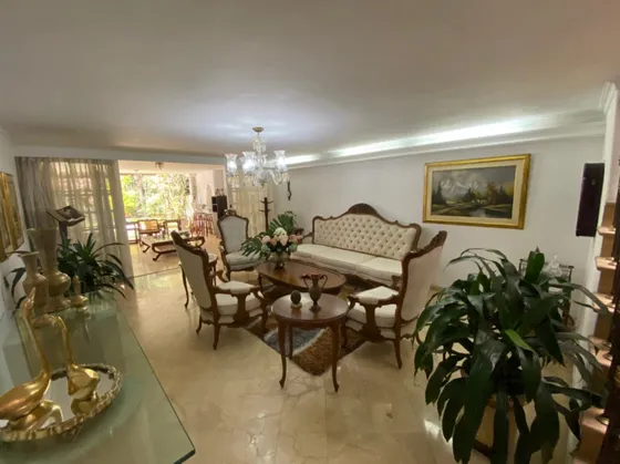 Casa En Venta En Medellín - El Poblado Cod 63903