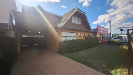 Casa Con Enfoque Comercial - Ines De Suarez