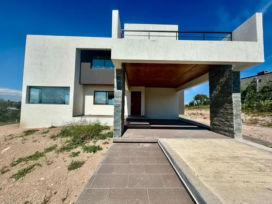 Casa En Venta, 2 Dormitorios, Pileta, Villa Santa Cruz Del Lago