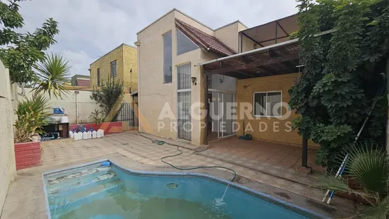 Se Vende Amplia Casa 3d2b2e Con Piscina En Pasaje Cerrado