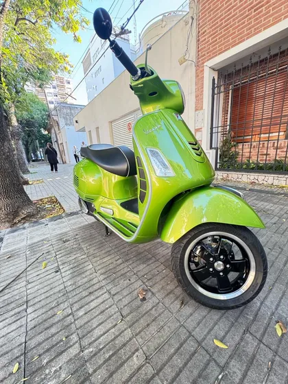 Vespa Gts 300 Súper Con Tan Solo 4000km Único Dueño.
