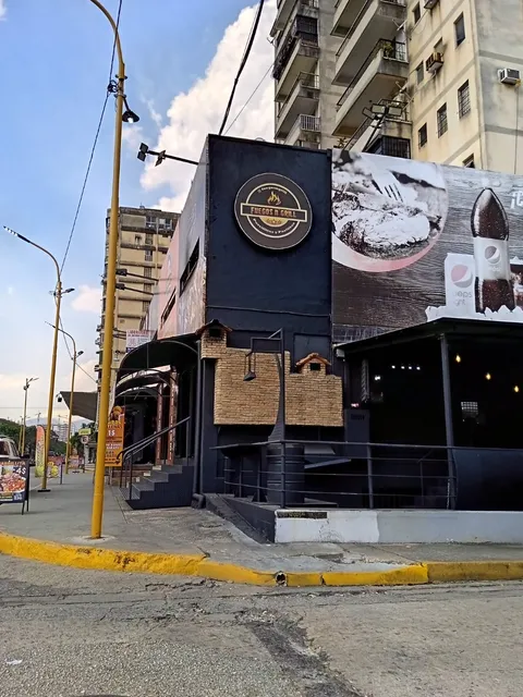 Leandro Araque Inzitu Realtors Vende Negocio De Parrilla En Av. Bolivar Inversionista!! Se Vende Fondo De Comercio A Pie De Calle