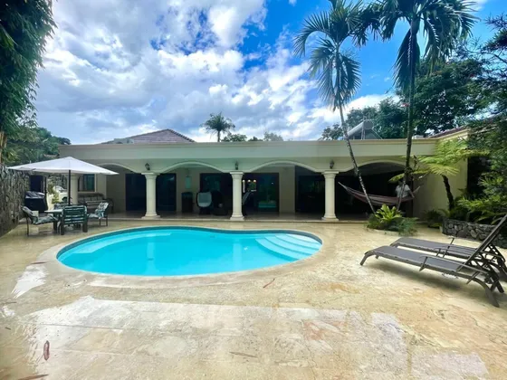 En Venta Amplia Y Acogedora Casa En Lo Mejor De Cuesta Hermosa Ii