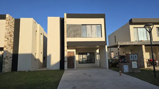 Casa En Alquiler En  El Aljibe, Manzanares, Pilar, Gba Norte