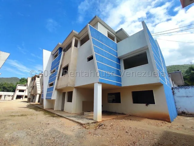 Casa Townhouse En Venta Obra Gris El Limon Conjunto Nuevo Clima De Montaña 400metros Tres Niveles Estef 24-12854