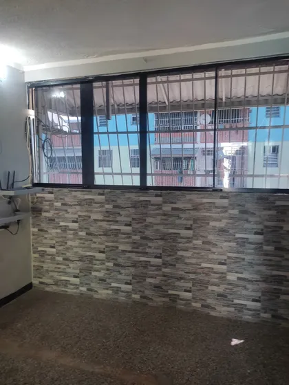 En Alquiler Apto. 2do Piso Urb. La Isabelica Ofvml