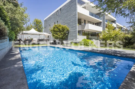 Departamento Triplex Con Jardín - Los Domínicos Antiguo