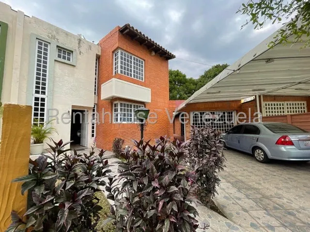 Excelente Casa Tipo Town House En Venta, Urb Araguama Country, Los Samanes, Maracay, 25-16988 Mv